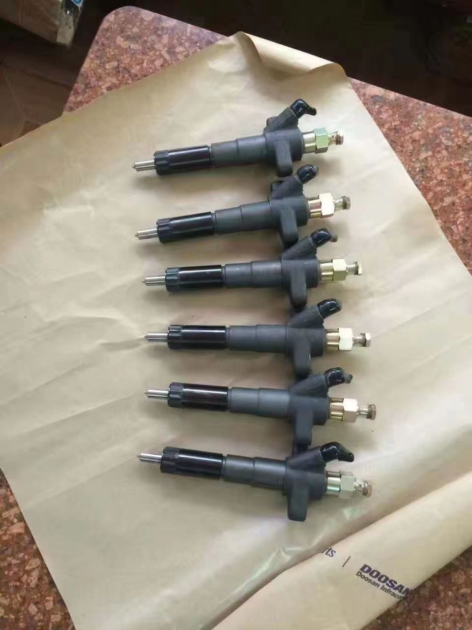 Fuel Injector 150118-00009A for Daewoo P126 Doosan P158FE DP158LC P180FE P126TI-I Engine 1 Fuel Injector 150118-00009A for Daewoo P126 Doosan P158FE DP158LC P180FE P126TI-I Engine