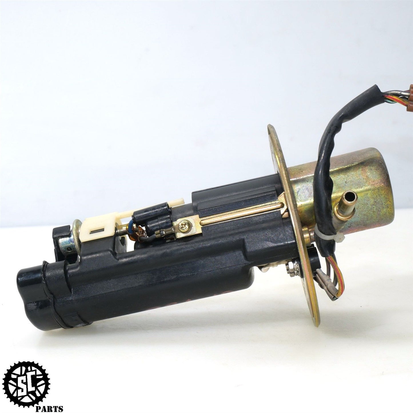 Fuel Injector 1959384C1 for CASE Skid Steer Loader 1818 1825 2 Fuel Injector 1959384C1 for CASE Skid Steer Loader 1818 1825