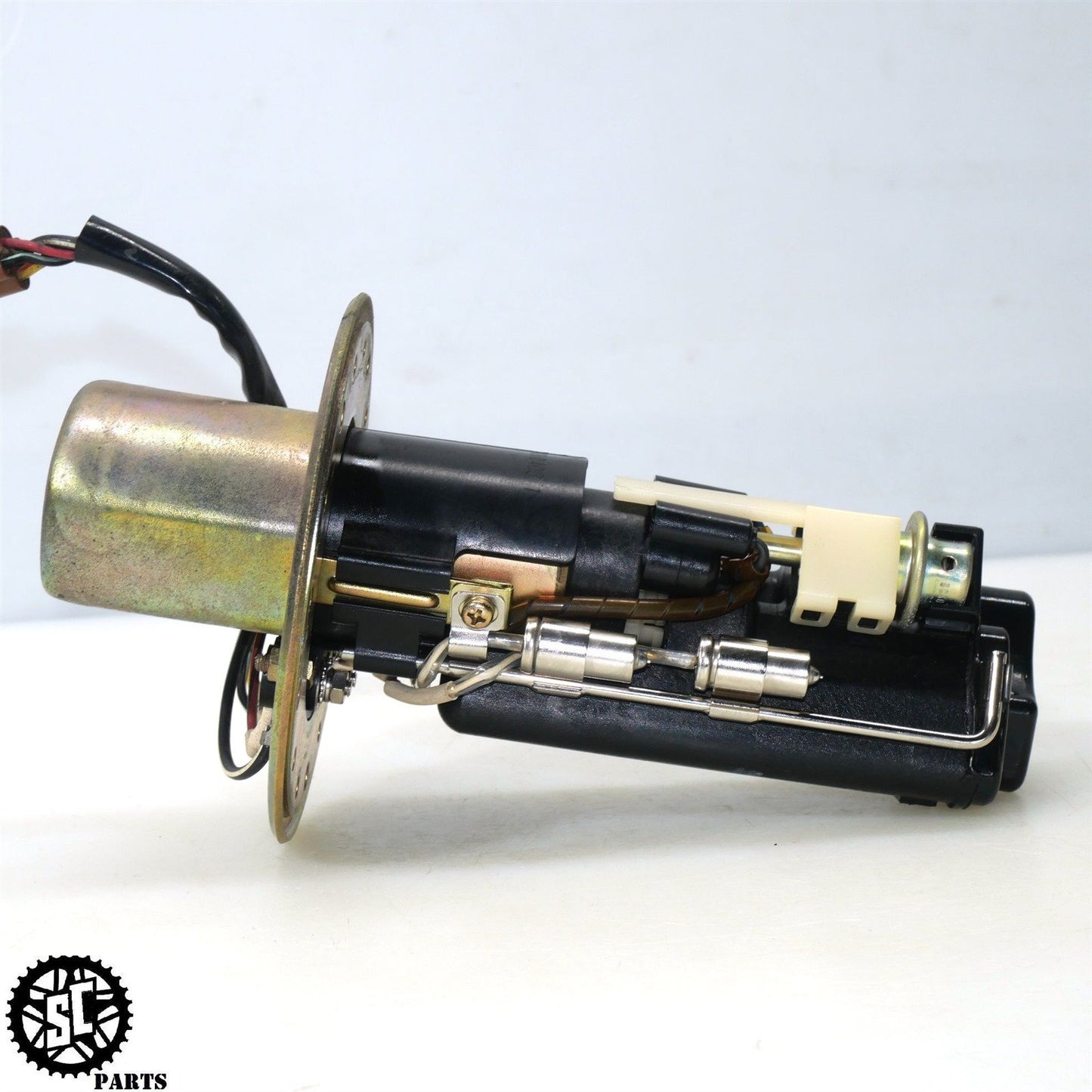 Fuel Injector 1959384C1 for CASE Skid Steer Loader 1818 1825 3 Fuel Injector 1959384C1 for CASE Skid Steer Loader 1818 1825